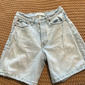Abercrombie & Fitch 7” Dad Short